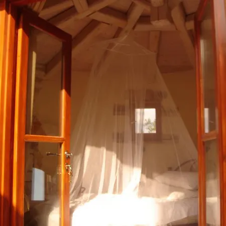 Musician's Round House & Castello Villa *