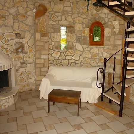 Musician's Round House & Castello Villa Vátos